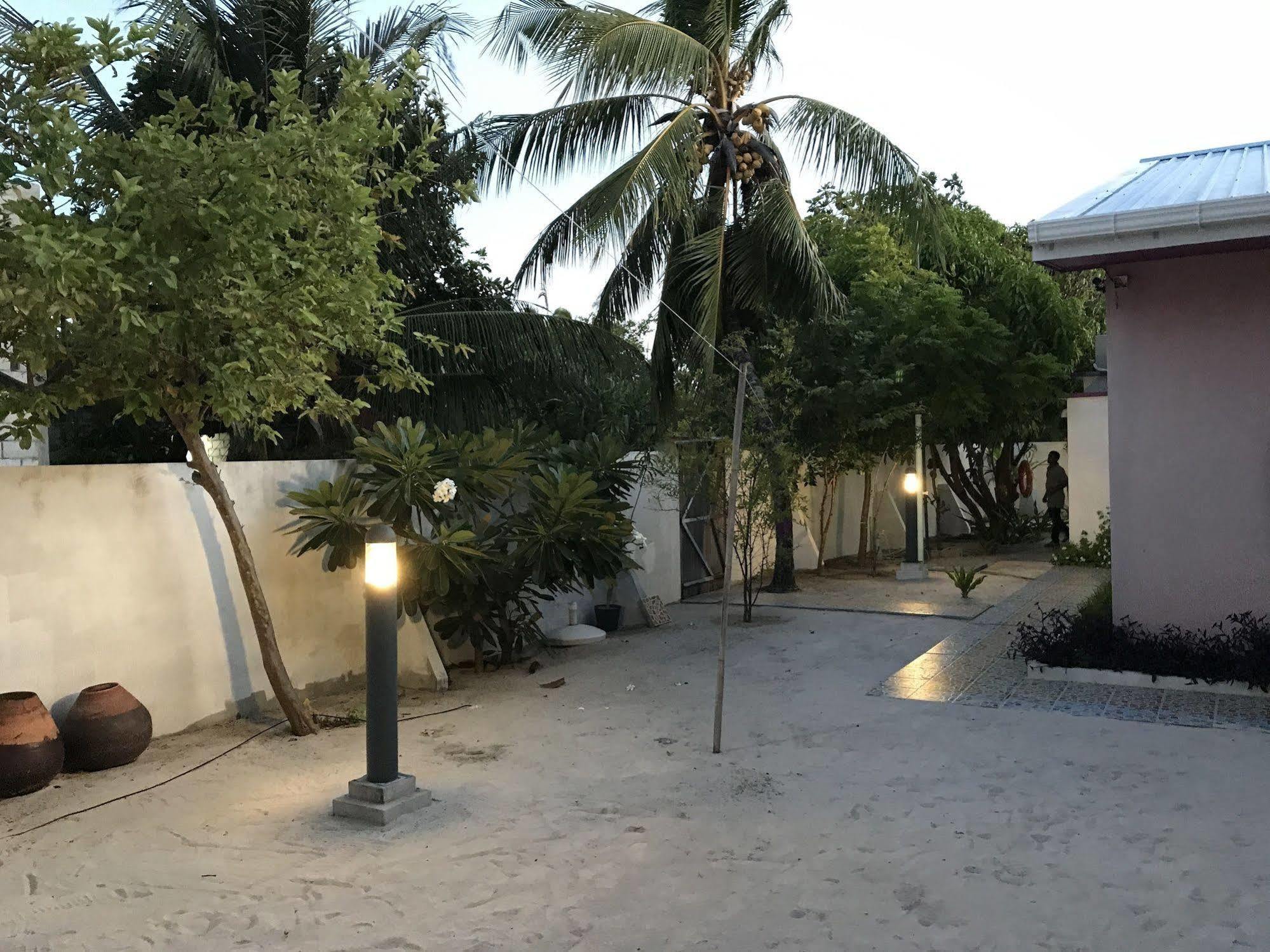 Azoush Tourist Guesthouse Fulhadhoo Exterior photo