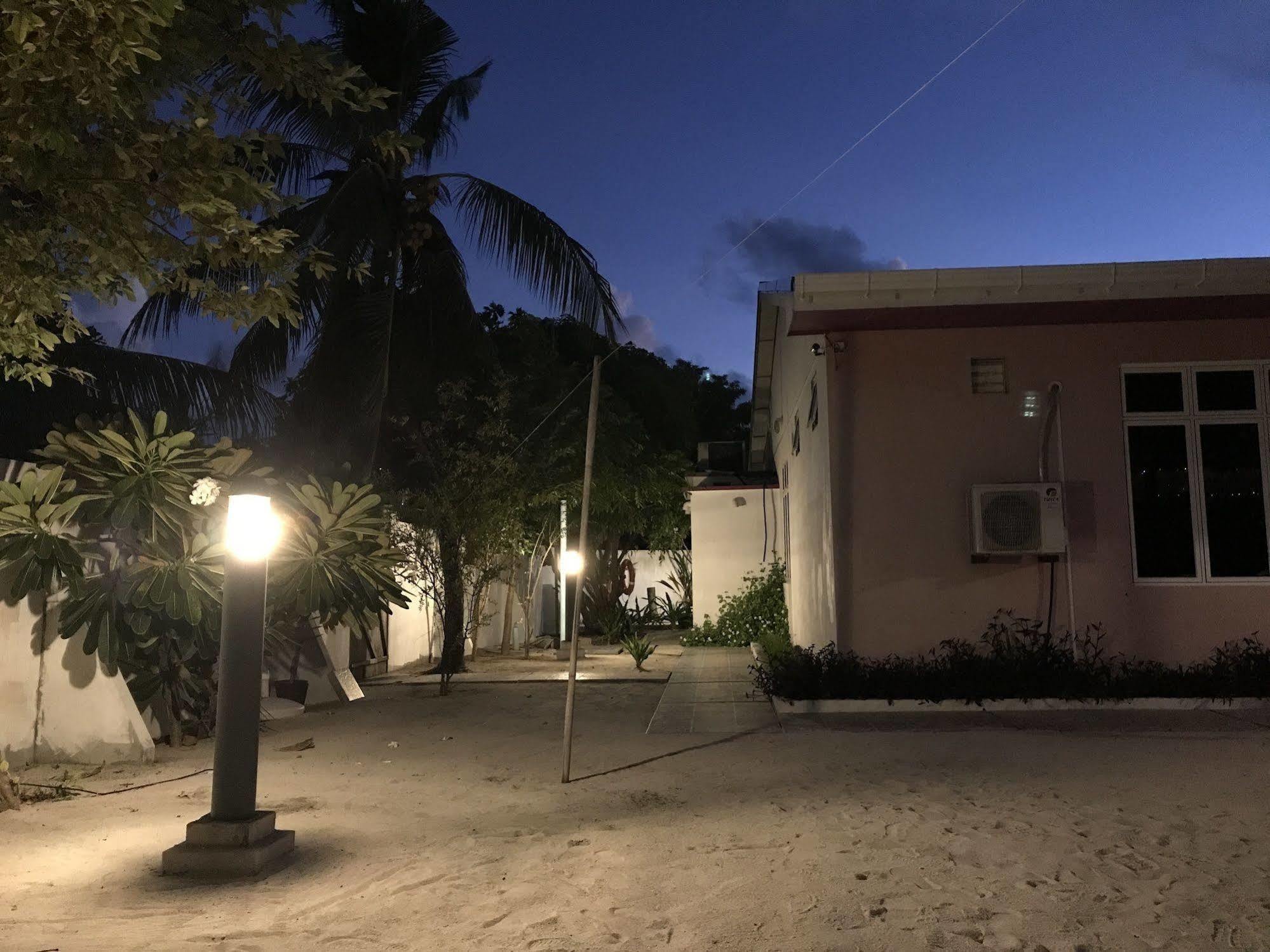 Azoush Tourist Guesthouse Fulhadhoo Exterior photo